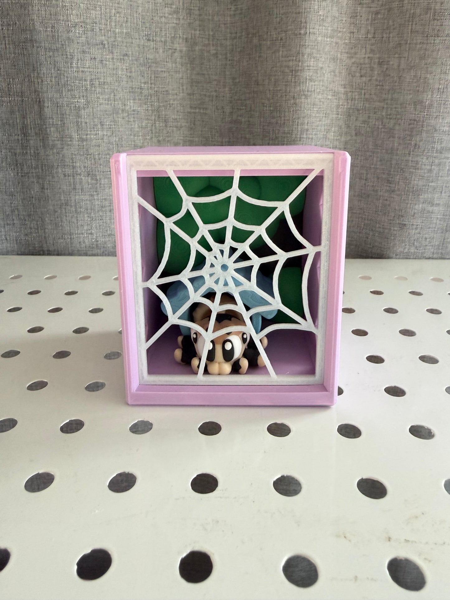 Mini spider and home