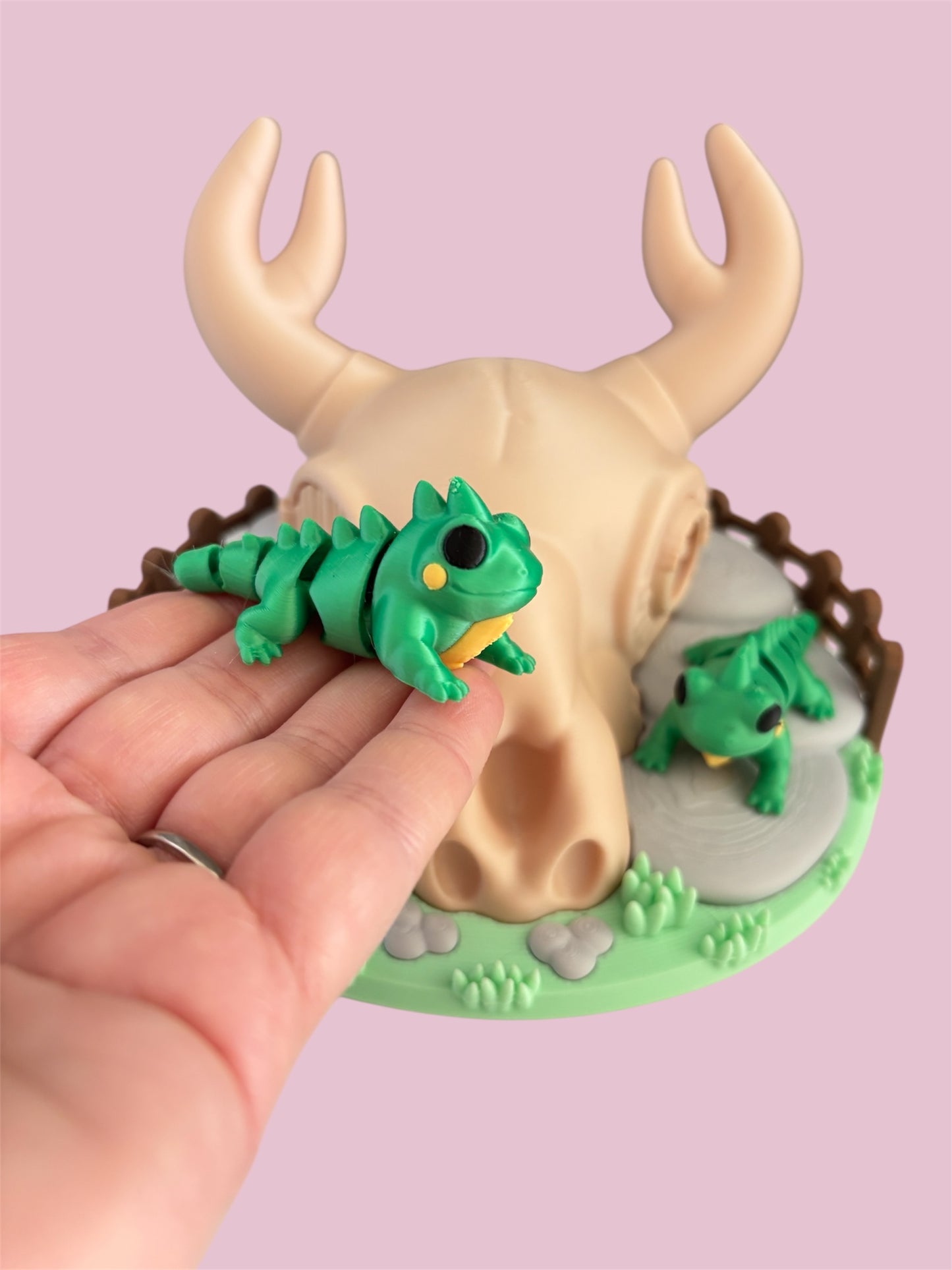 Mini Iguana with Skeleton Desert Play set